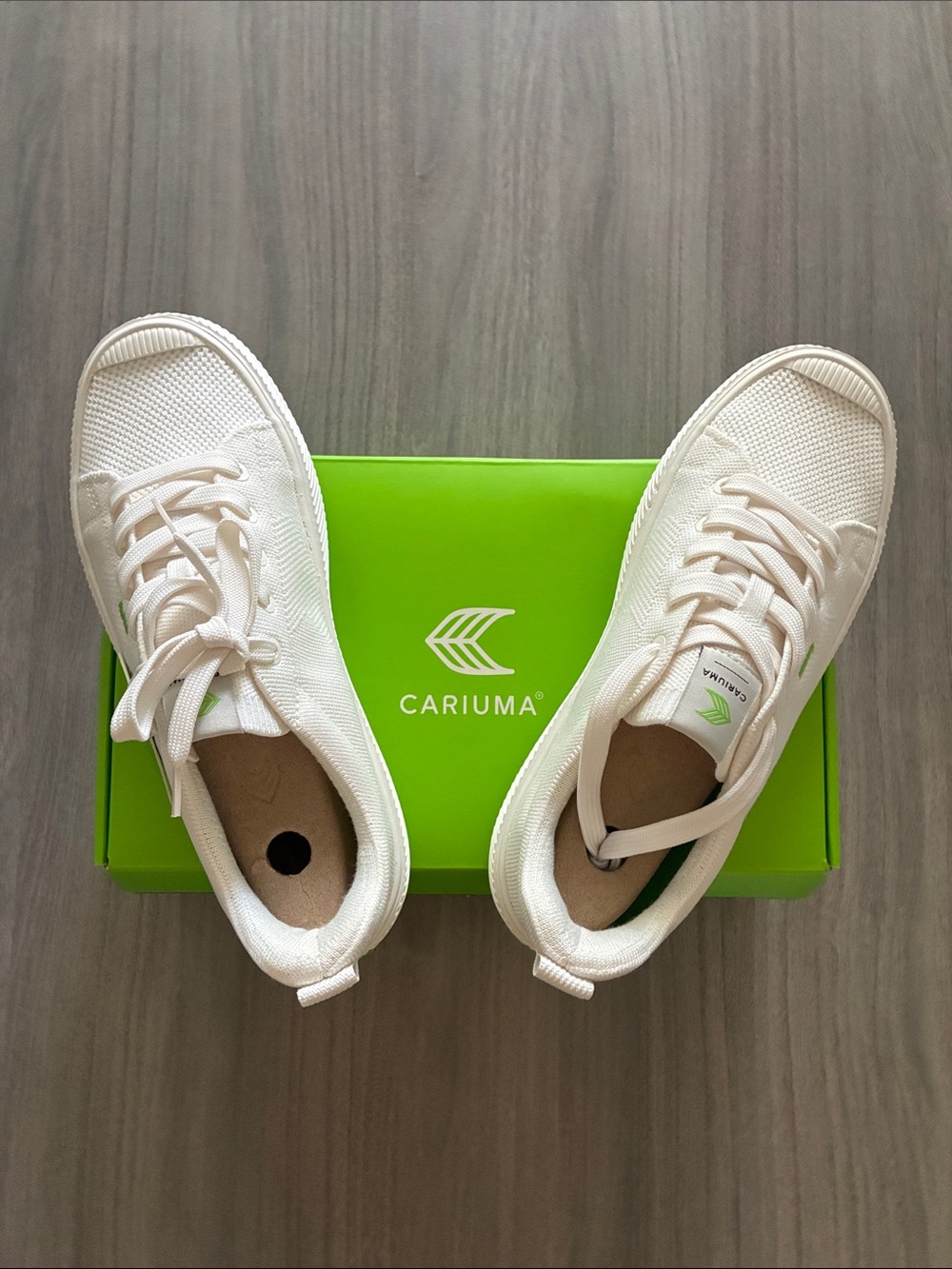 NWT CARIUMA SNEAKERS. Size 7.5